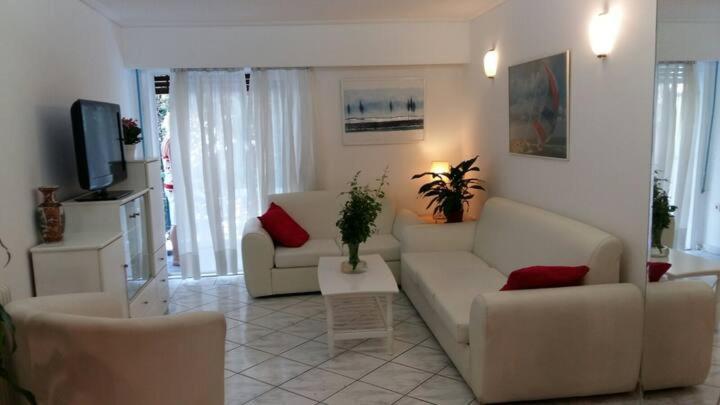 Flor De Mayo,Apt In Alimos Near The Sea Athens Ngoại thất bức ảnh